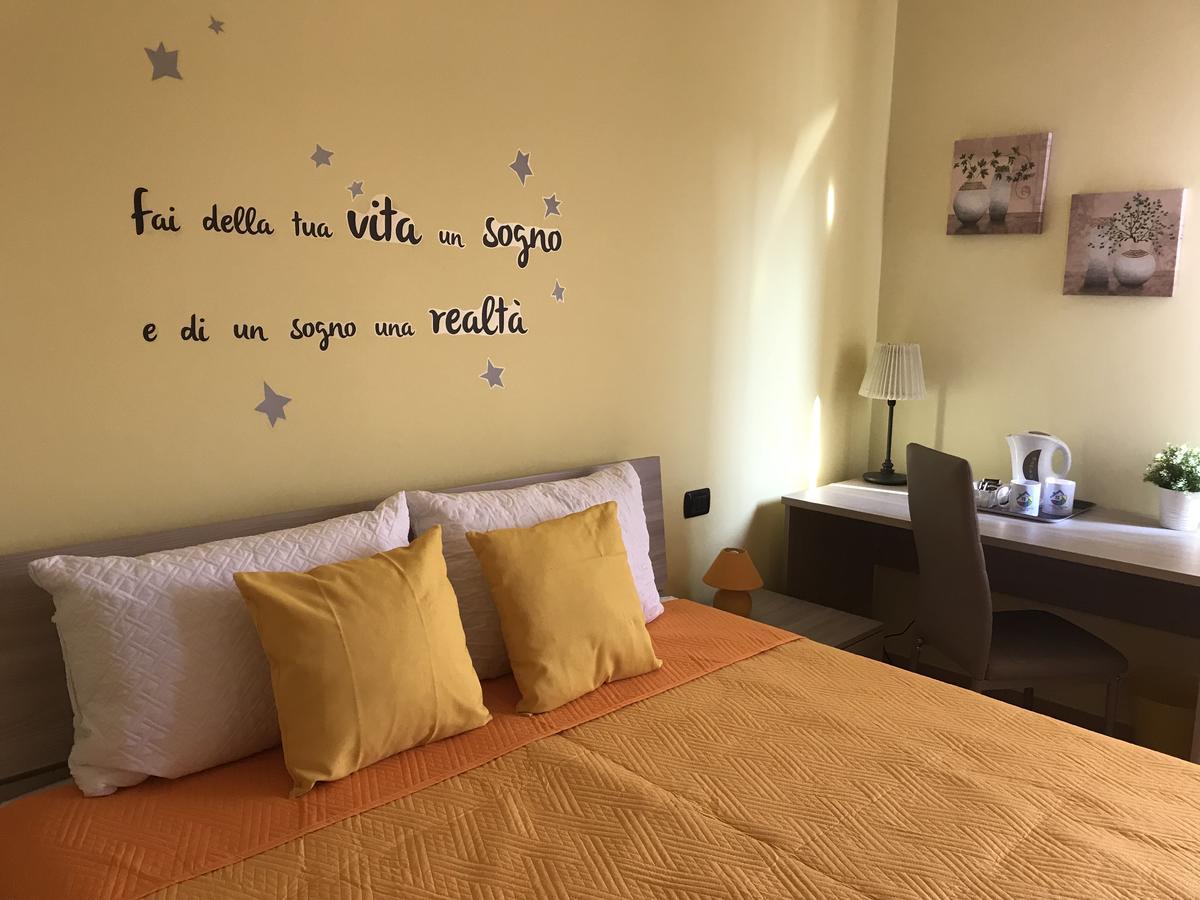 Color House Malpensa B&B Cassano Magnago Exteriör bild