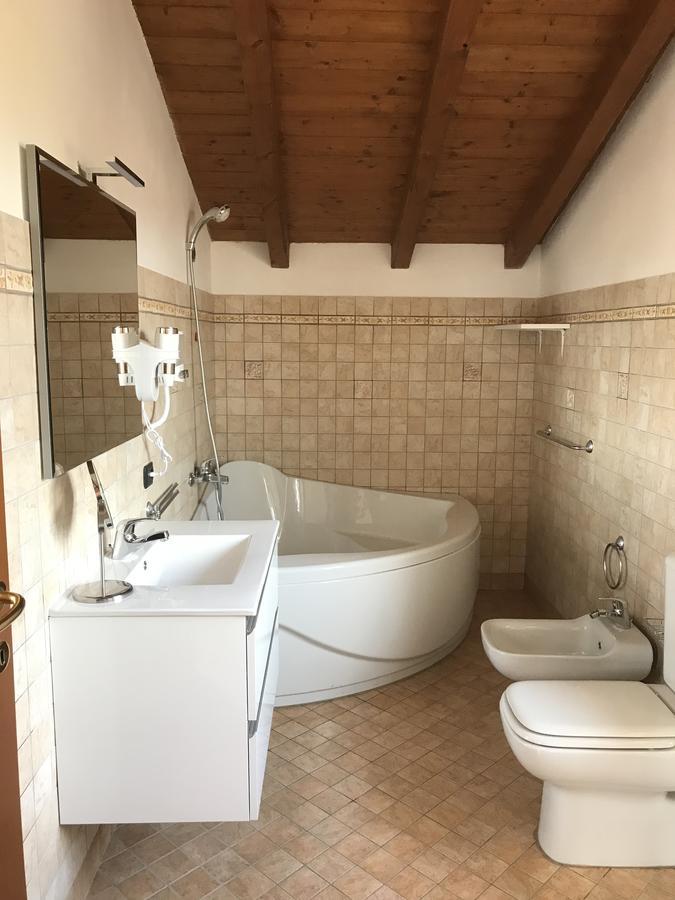 Color House Malpensa B&B Cassano Magnago Exteriör bild